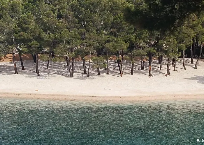 Dalmatia Apartman *