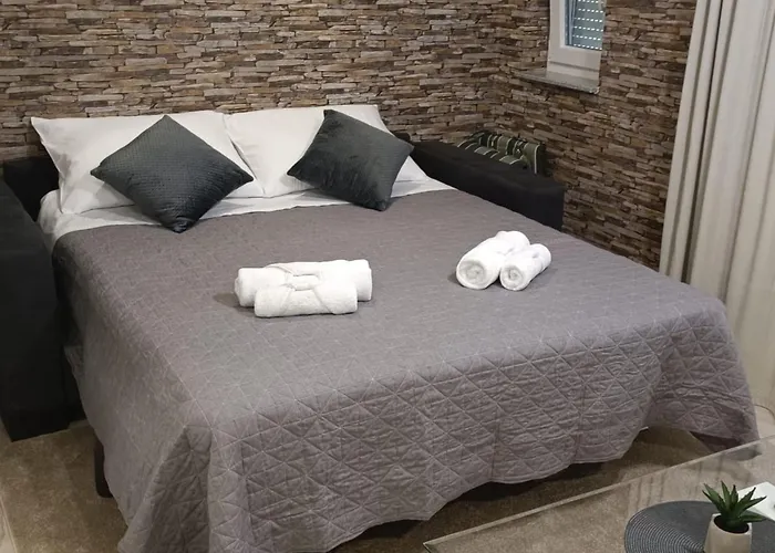Dalmatia Apartman *