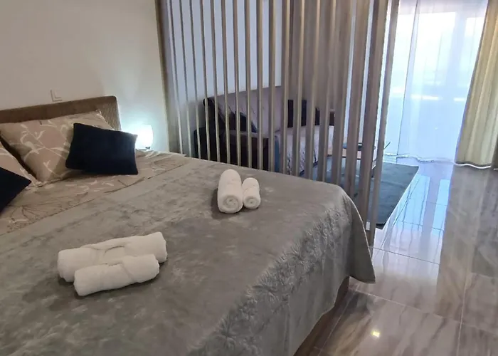 Dalmatia Apartman *